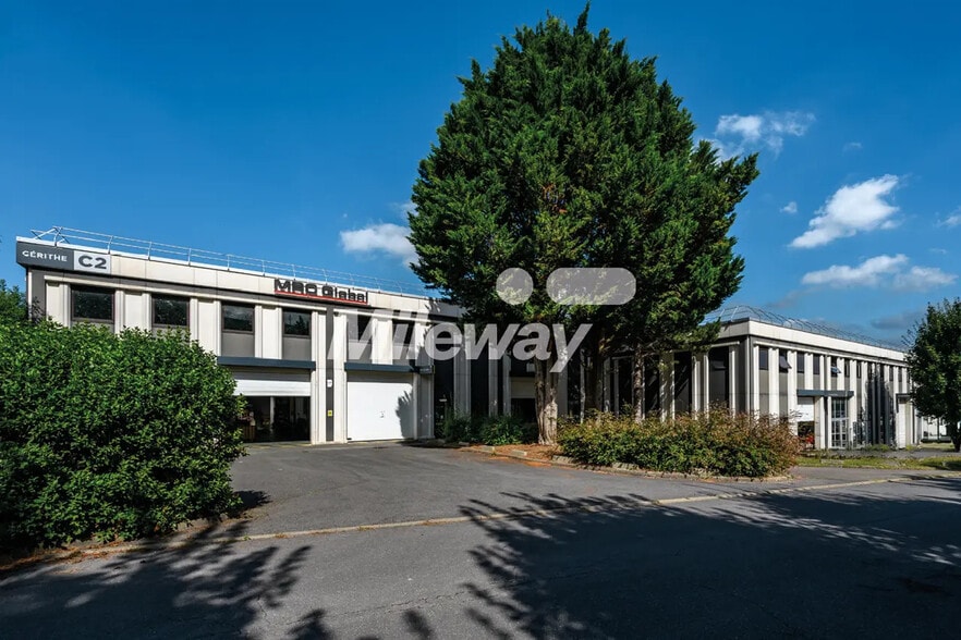 17 Rue Du Petit Albi, Cergy for lease - Building Photo - Image 1 of 27