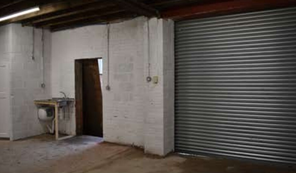 Bazaar St, Salford for lease - Interior Photo - Image 2 of 3