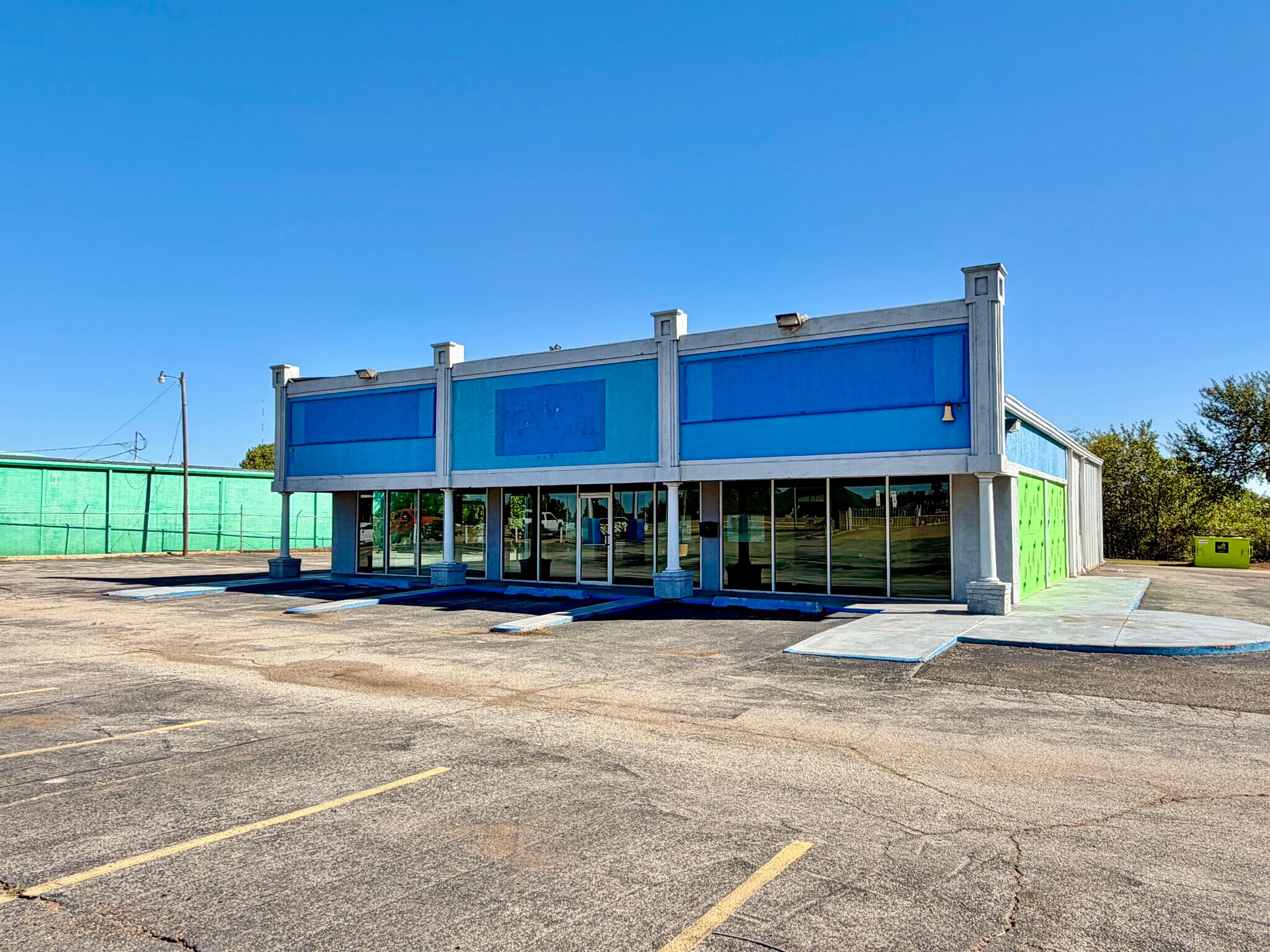 6910 N Broadway Ext, Oklahoma City, OK for lease Building Photo- Image 1 of 9