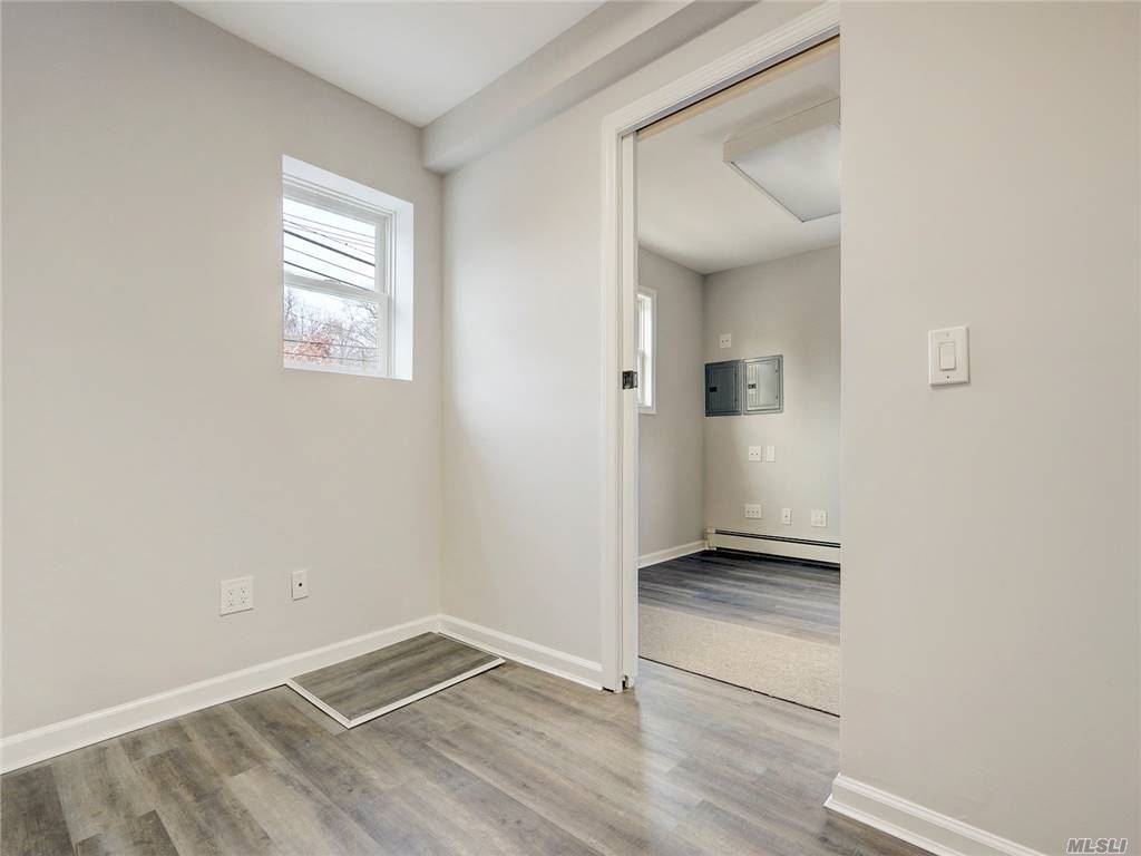 137 Glen Head Rd, Glen Head, NY 11545