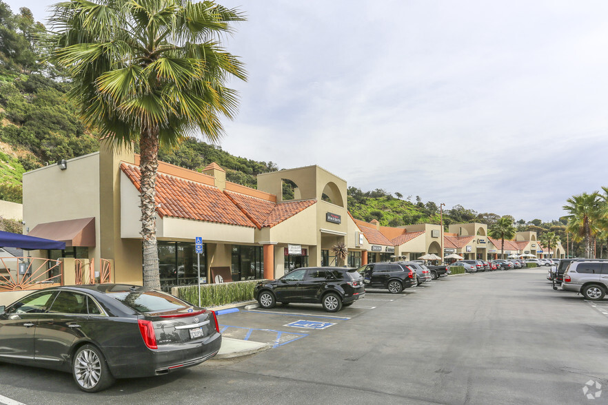 514-548 Palisades Dr, Pacific Palisades, CA for lease - Primary Photo - Image 1 of 37