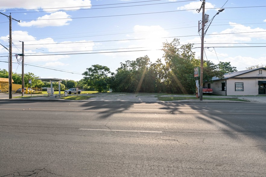 5402 S Flores St, San Antonio, TX for sale - Primary Photo - Image 1 of 1