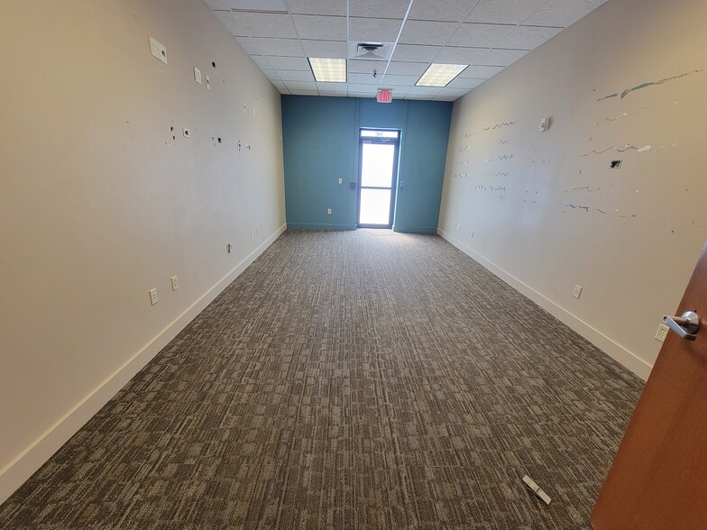 2101-2120 W 41st St, Sioux Falls, SD for lease - Interior Photo - Image 3 of 33