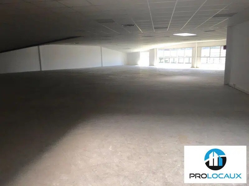 Office in Compiègne for lease Interior Photo- Image 1 of 4