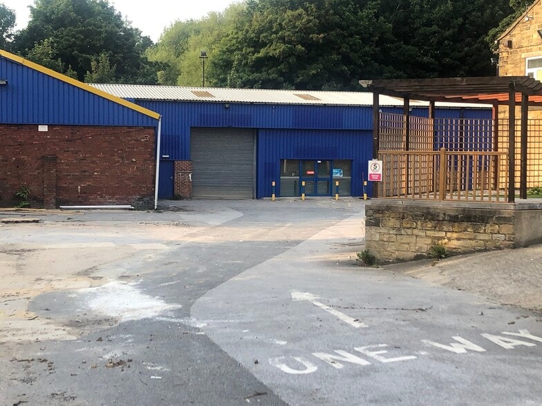 St. Peg Ln, Cleckheaton for sale - Primary Photo - Image 1 of 1