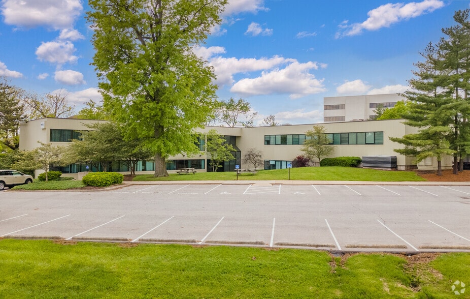 11279 Cornell Park Dr, Cincinnati, OH for lease - Building Photo - Image 1 of 4