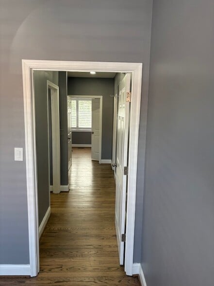 7002-7027 Evergreen Ct, Annandale, VA for lease - Building Photo - Image 3 of 15