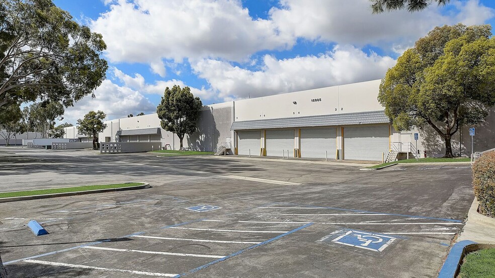 15905-16107 Commerce Way, Cerritos, CA for lease - Building Photo - Image 2 of 8