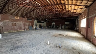 595 North Ave NW, Atlanta, GA for lease Interior Photo- Image 2 of 4