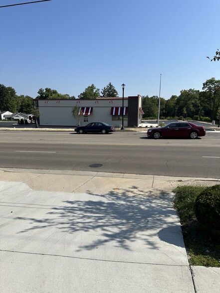 909 S Main St, Englewood, OH for lease - Building Photo - Image 3 of 26