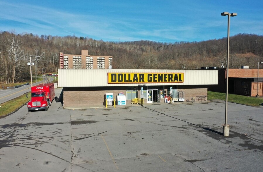 201 Elizabeth Dr, Weston, WV 26452