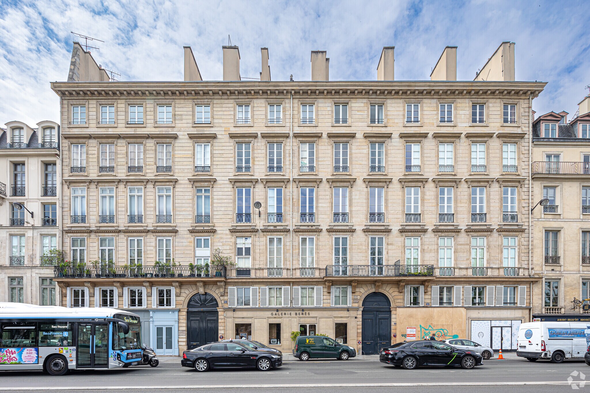 23-25 Quai Voltaire, Paris for sale Primary Photo- Image 1 of 6