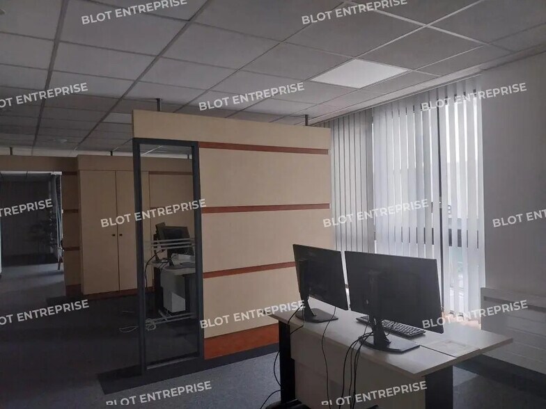 Office in Quimper for lease - Interior Photo - Image 2 of 7