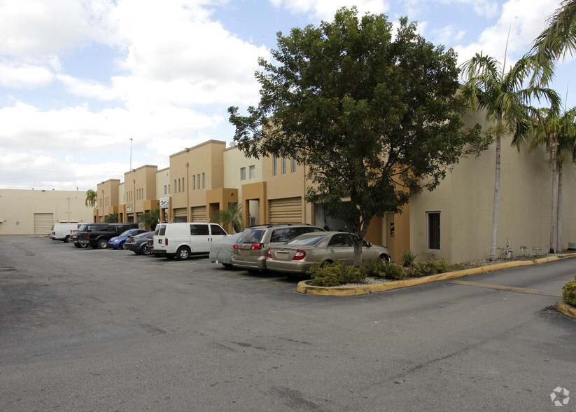 2387 W 80th St, Hialeah, FL for lease - Building Photo - Image 2 of 3