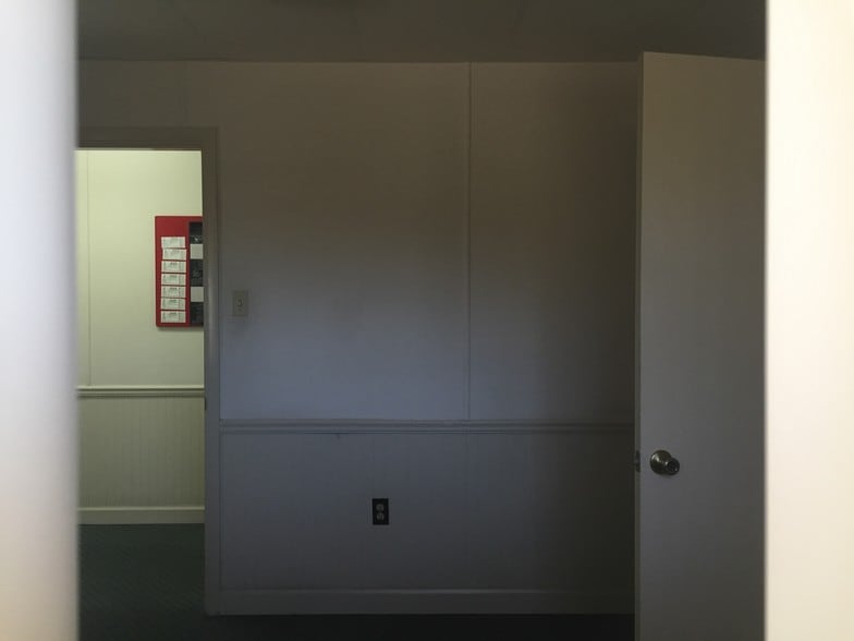 410 Washington St, Cantonment, FL for lease - Interior Photo - Image 3 of 10