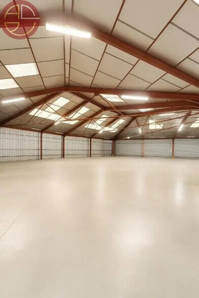 Industrial in Pins-Justaret for sale - Interior Photo - Image 2 of 8