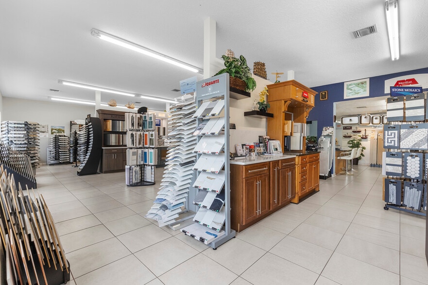 Palm Bay Retail, Office & Warehouse portfolio of 2 properties for sale on LoopNet.com - Interior Photo - Image 3 of 15