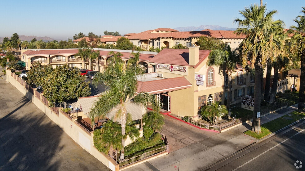 3735 Iowa Ave, Riverside, CA for sale - Primary Photo - Image 1 of 1