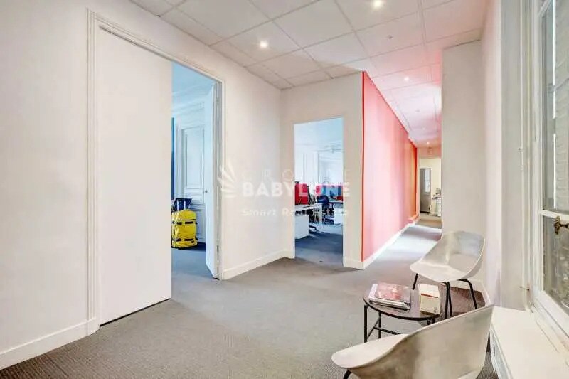 Office in Paris for lease - Interior Photo - Image 2 of 11