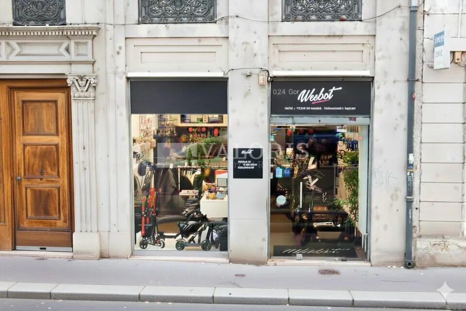 Retail in Lyon for lease Building Photo- Image 1 of 5