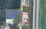 6770 Mall Dr, Cedar Hill MO - Parking Garage