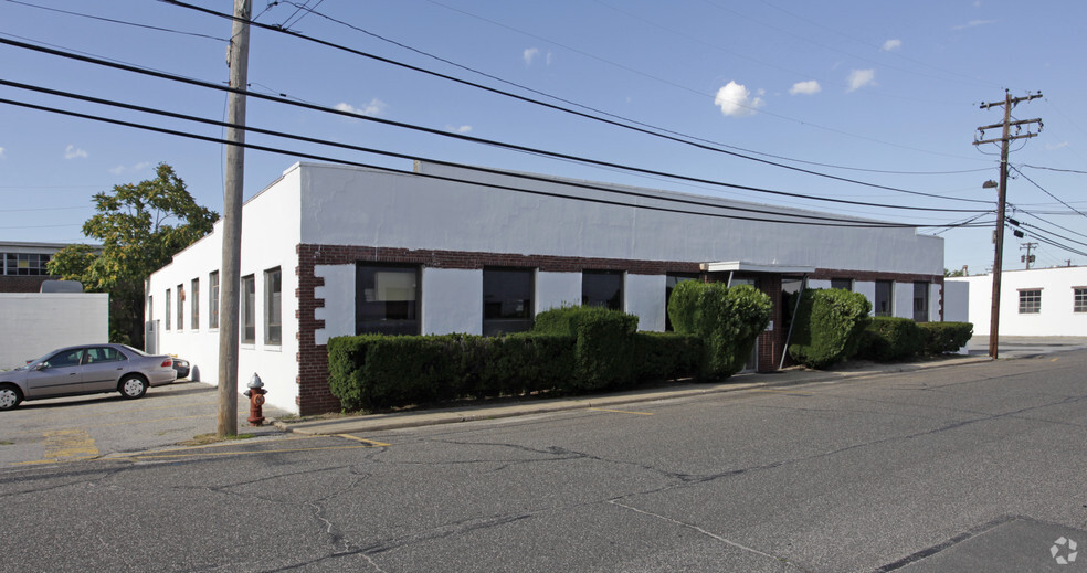 4 Commercial St, Hicksville, NY for lease - Primary Photo - Image 1 of 2