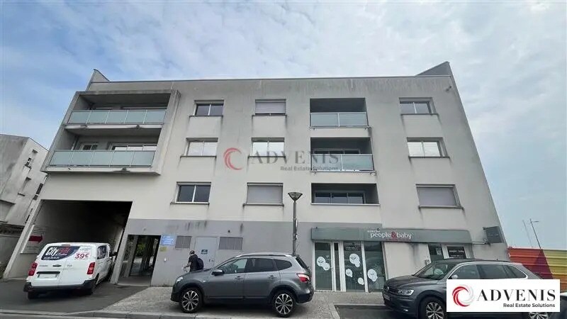 Office in Lormont for lease Building Photo- Image 1 of 8