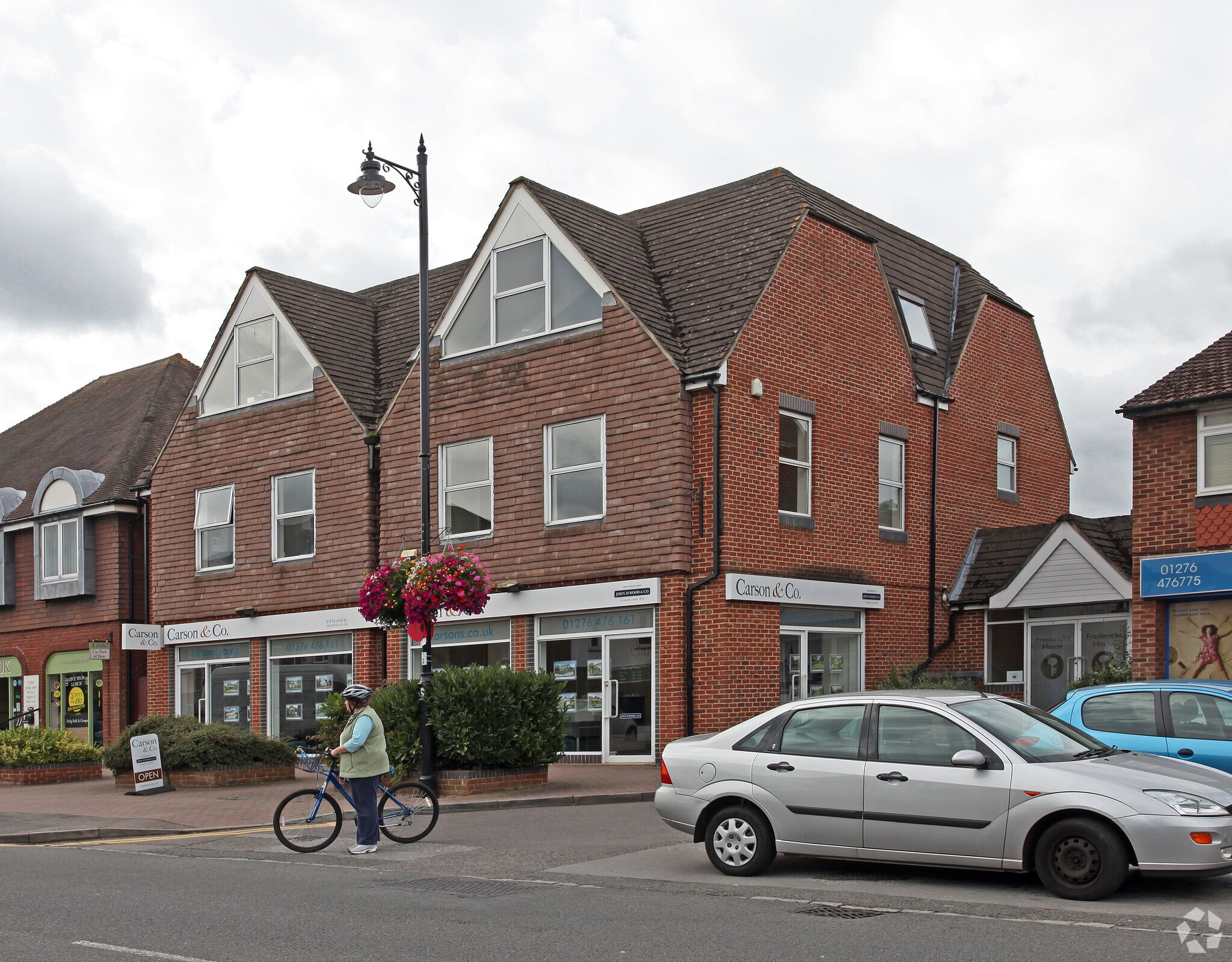 39 Guildford Rd, Lightwater for sale Primary Photo- Image 1 of 1