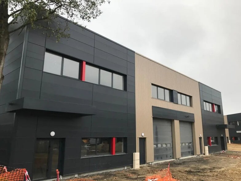 Office in Villebon-sur-Yvette for lease - Building Photo - Image 2 of 12