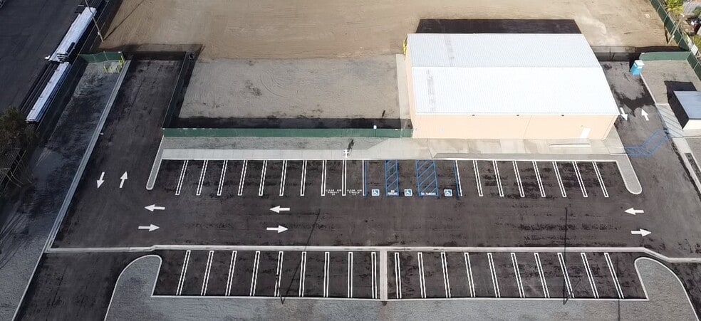 8424 Cottonwood Ave, Fontana, CA for lease - Building Photo - Image 2 of 4