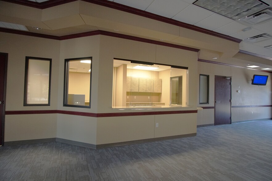 1468 N Mustang Rd, Mustang, OK for lease - Lobby - Image 3 of 15