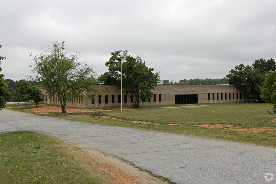 2 Tungsten Way, Duncan, SC for lease - Primary Photo - Image 1 of 6