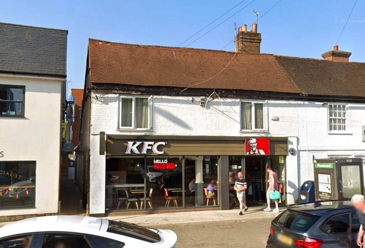 24 Bishopric Ct, Horsham for sale Primary Photo- Image 1 of 1