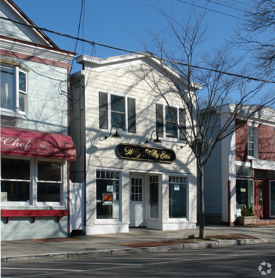 71 Jobs Ln, Southampton, NY 11968