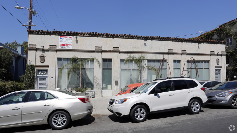 663-677 N Berendo St, Los Angeles, CA for lease - Building Photo - Image 3 of 19