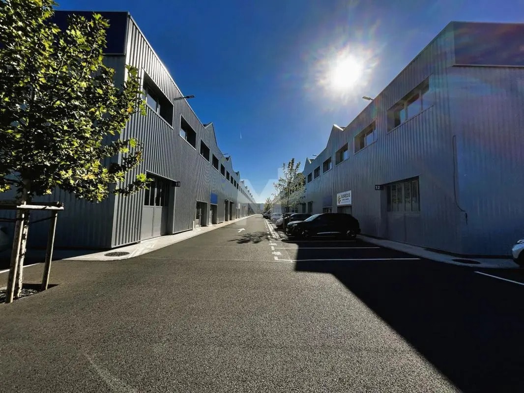 Office in Vaux-le-Pénil for lease Building Photo- Image 1 of 13