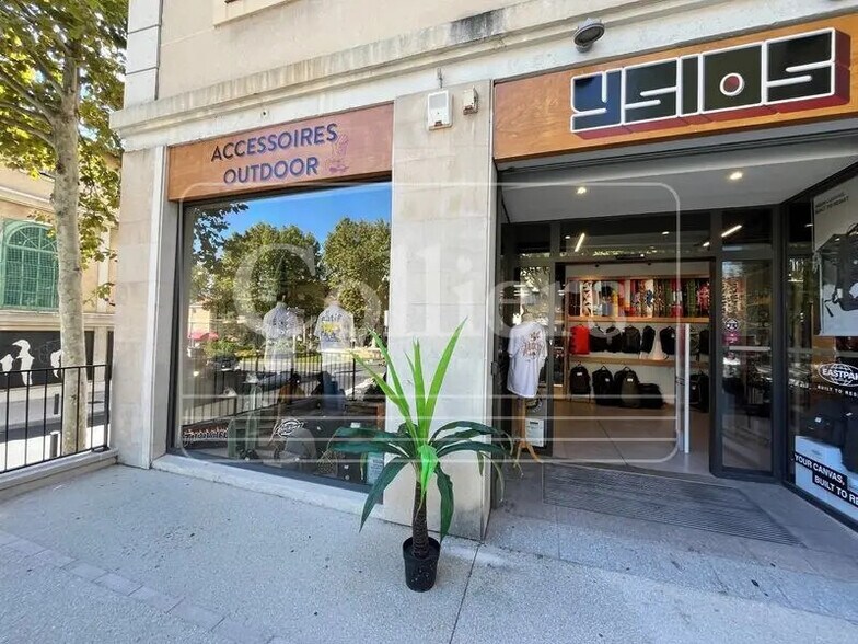 246 Cours Gimon, Salon-de-Provence for sale - Building Photo - Image 2 of 7