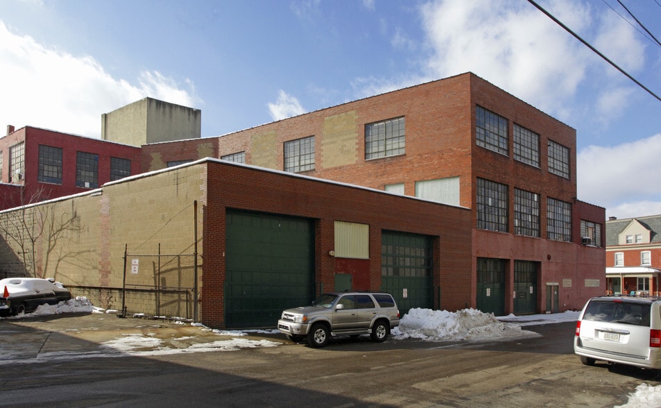 204 Auburn St, Pittsburgh, PA for lease - Building Photo - Image 2 of 8
