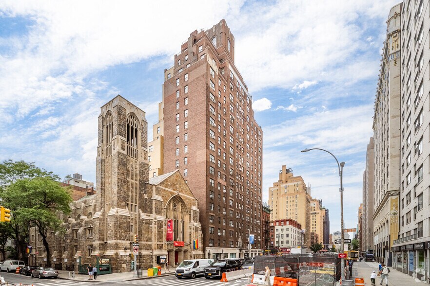 56 7th Ave, New York, NY for sale - Primary Photo - Image 1 of 1