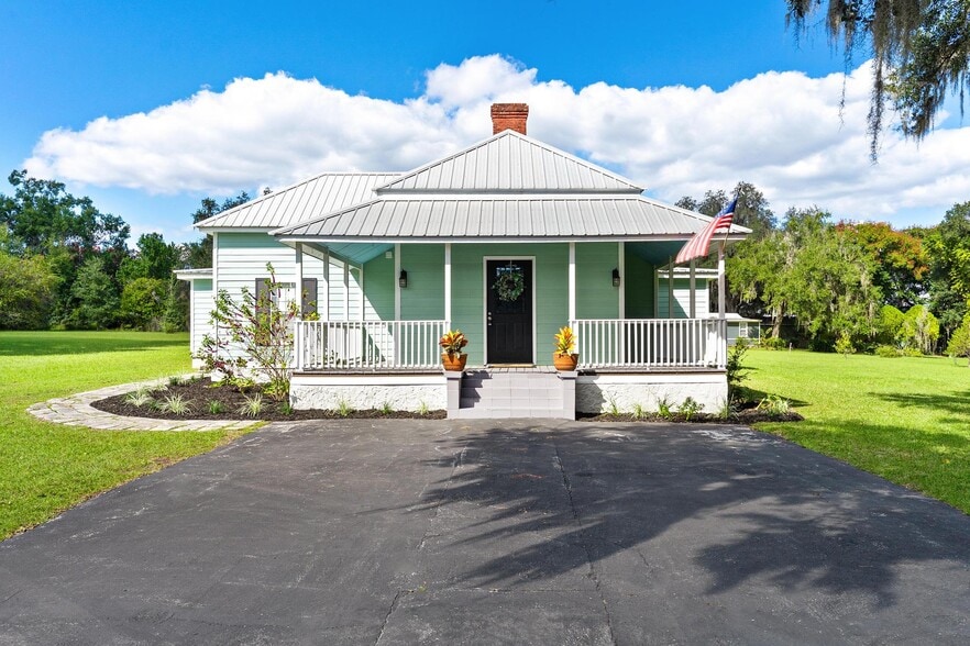 229 W McClendon St, Lady Lake, FL for sale - Primary Photo - Image 1 of 15