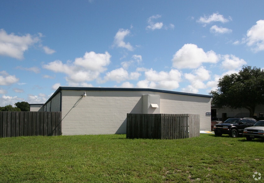 6055 Porter Way, Sarasota, FL for lease - Building Photo - Image 3 of 3