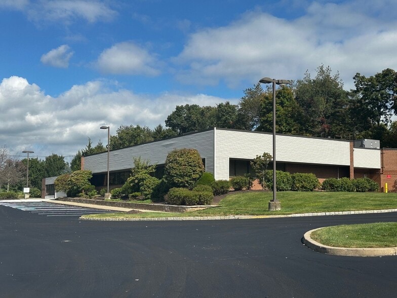 97 Barnes Rd, Wallingford, CT for sale - Building Photo - Image 2 of 8