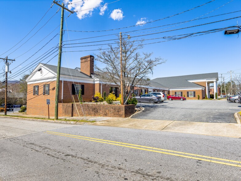 90 S Caldwell St, Brevard, NC for lease - Building Photo - Image 1 of 19