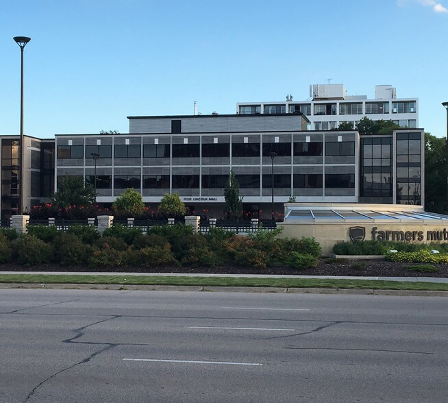 1220 Lincoln Mall, Lincoln, NE for sale - Building Photo - Image 1 of 1