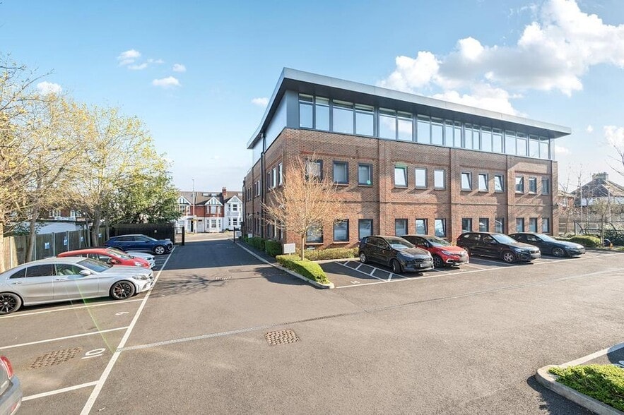 201 Pinner Rd, Northwood for lease - Building Photo - Image 2 of 12