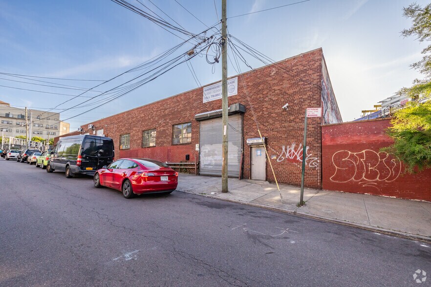 3950 63rd St, Woodside, NY for sale - Primary Photo - Image 1 of 1