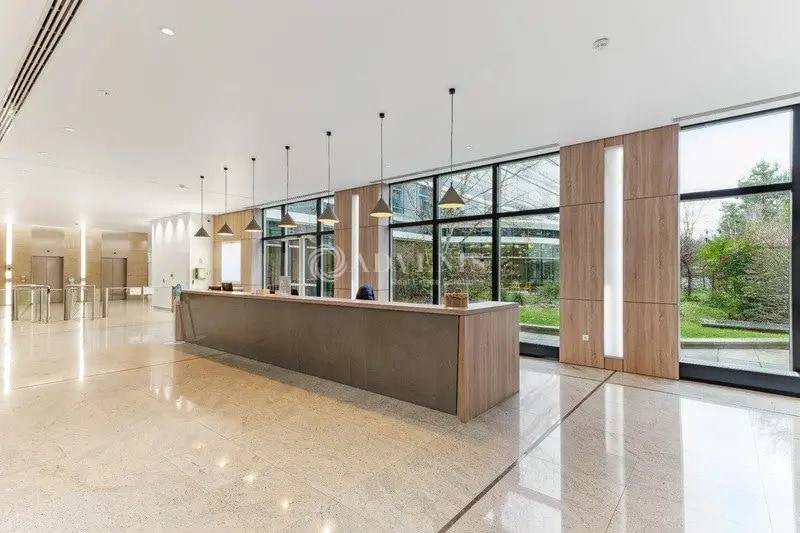 Office in Bois-Colombes for lease - Lobby - Image 2 of 12