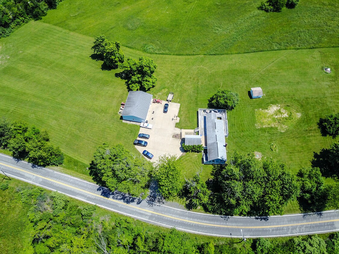 3646 Burgettstown Rd, Imperial, PA 15126