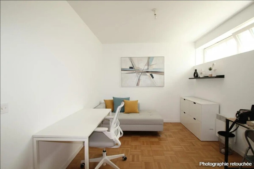 Flex in Pau for lease - Interior Photo - Image 3 of 3