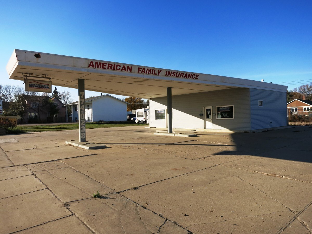 706 2nd St W, Williston, ND 58801 2nd &amp; 7th